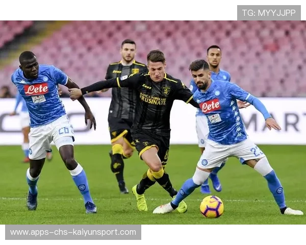 那不勒斯想要签回旧将,球迷反应两极化——一段关于情感与梦想的交锋 那不勒斯想要签回旧将,球迷反应两极化——一段关于情感与梦想的交锋