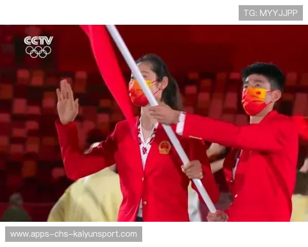 红色战袍帅出新高度!樊振东首秀视觉冲击力拉满,樊振东 军装 红色战袍帅出新高度!樊振东首秀视觉冲击力拉满,樊振东 军装